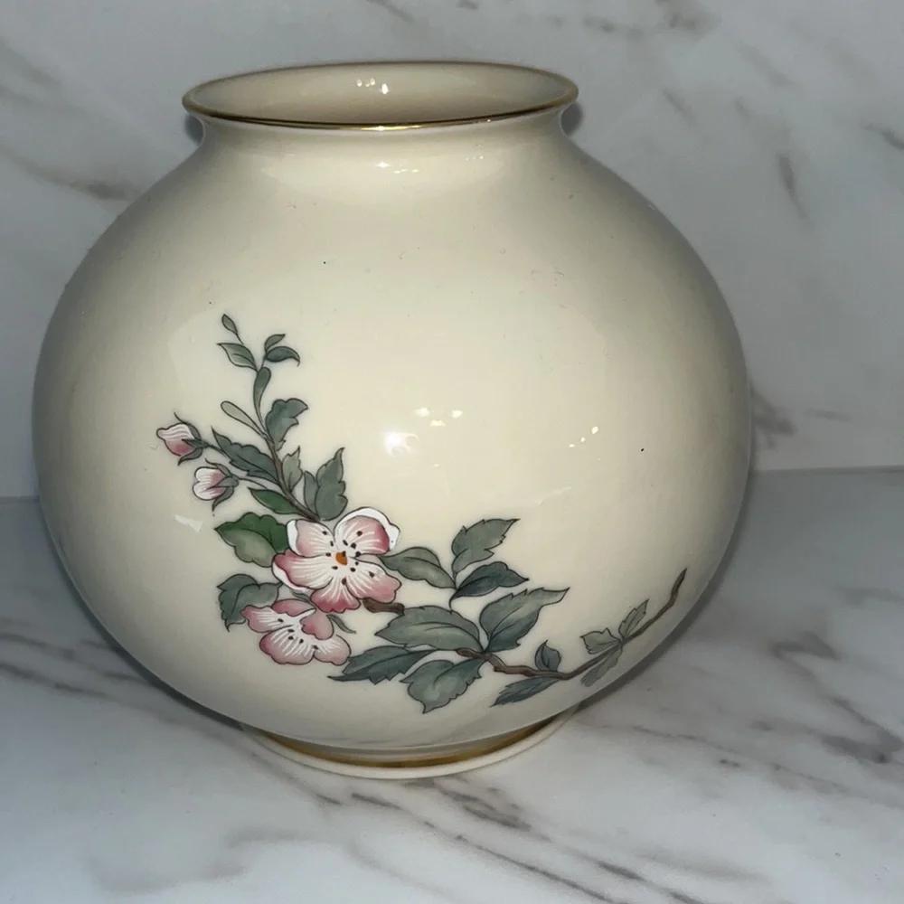 Lenox serenade bird globe vase gold color rimmed